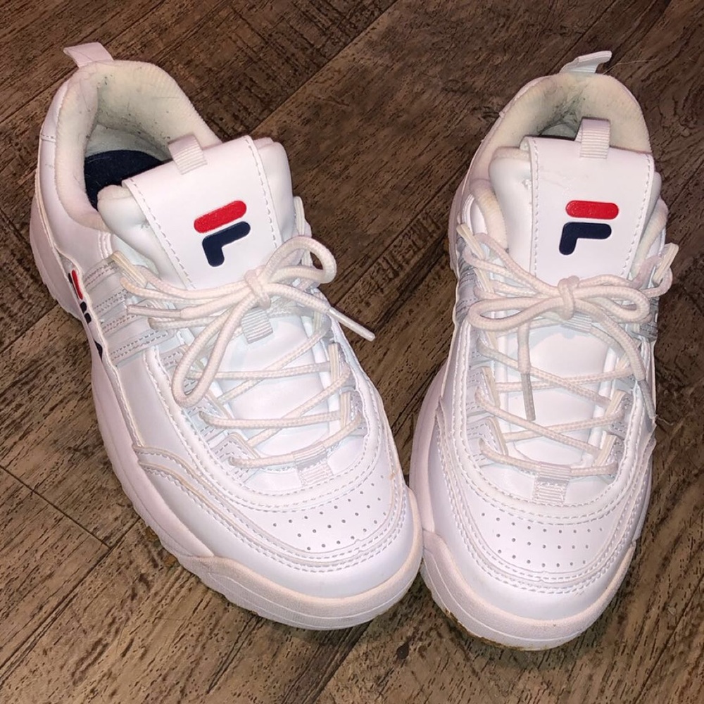 White fila sneakers 6.5